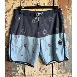 Men’s Vissla board shorts, blue size 33